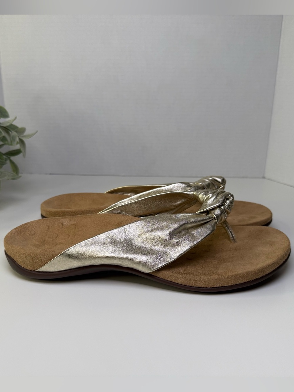 Vionic Pippa Metallic Gold Knot Women's Thong Sandals Flip Flops Size 10